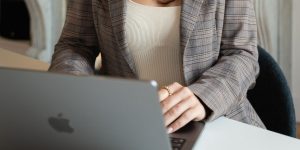 Lire la suite à propos de l’article Pourquoi le témoignage vidéo client est devenu indispensable pour votre entreprise