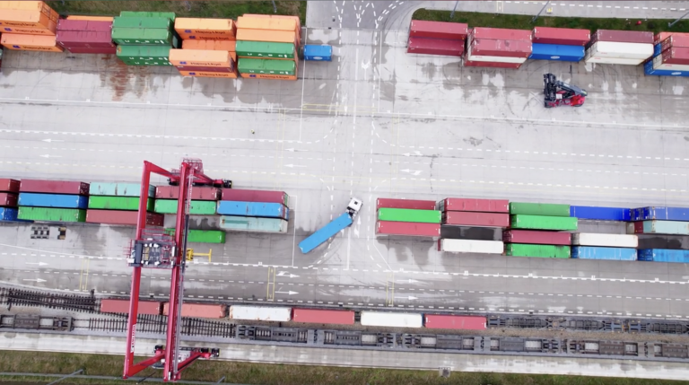 Lire la suite à propos de l’article Vidéo par drone pour site industriel : rendre visibles les flux et l’organisation
